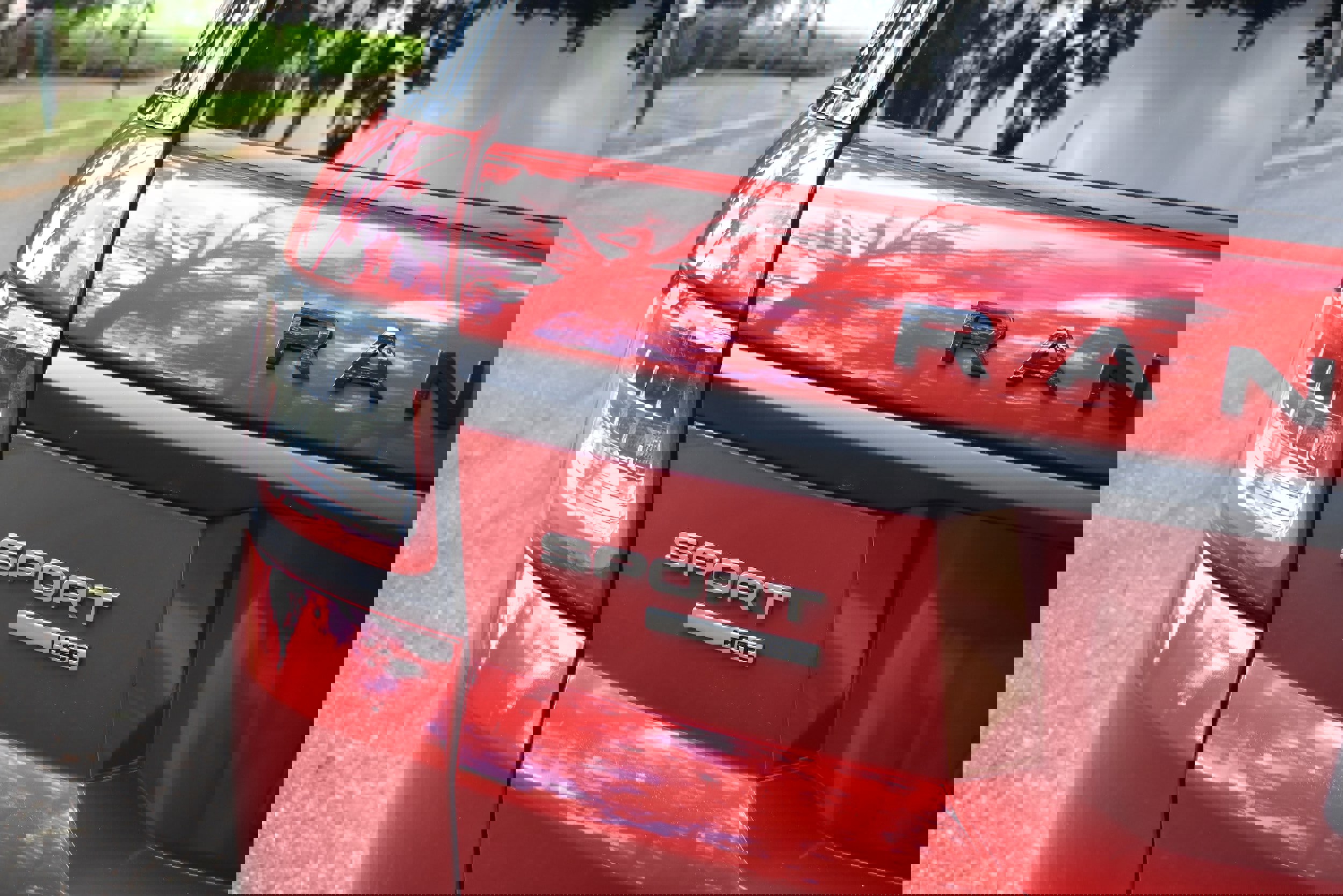 Used 2019 Land Rover Range Rover Sport HSE image 16