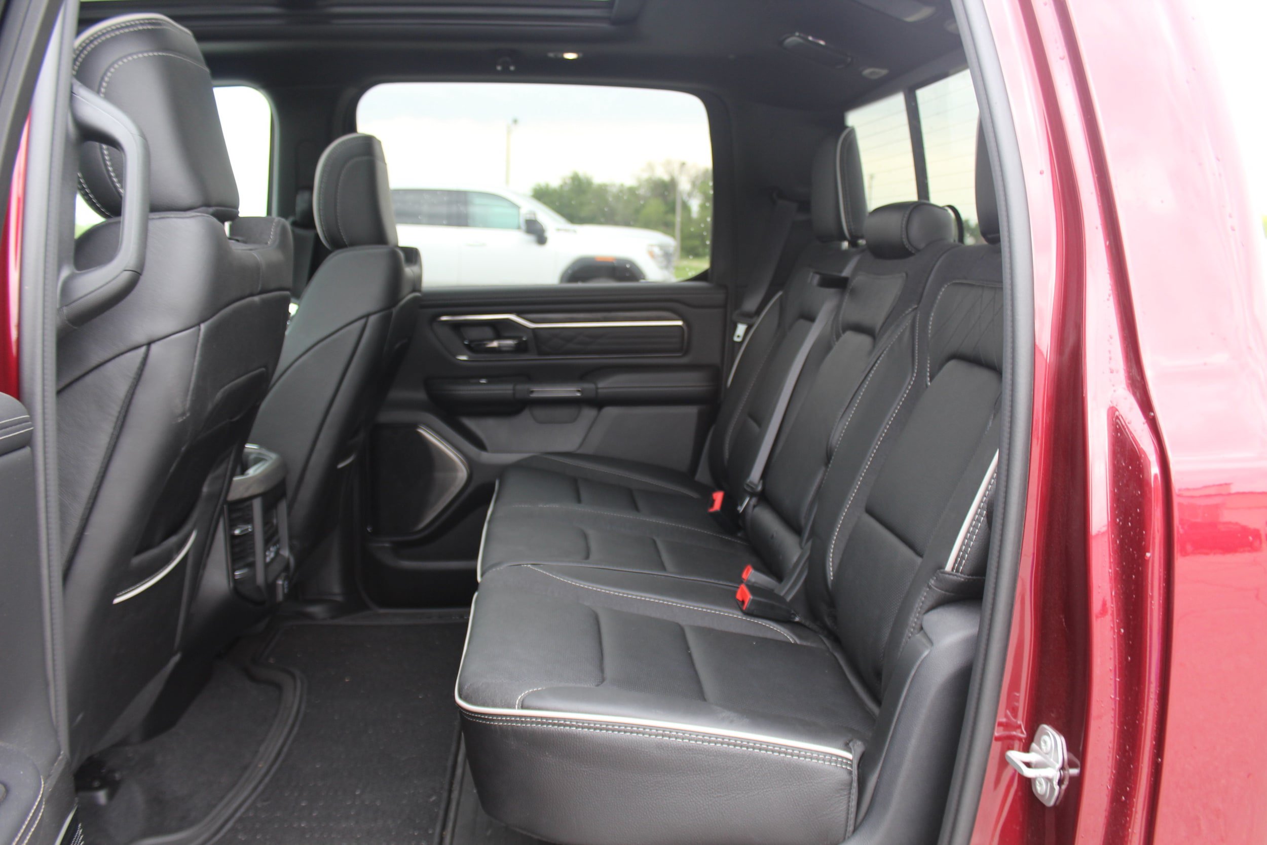 Used 2025 RAM 1500 Limited AWD/4WD image 21
