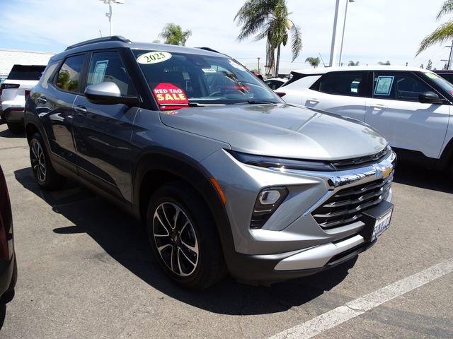 Used 2025 Chevrolet TrailBlazer LT w/ Convenience Package AWD/4WD image 5