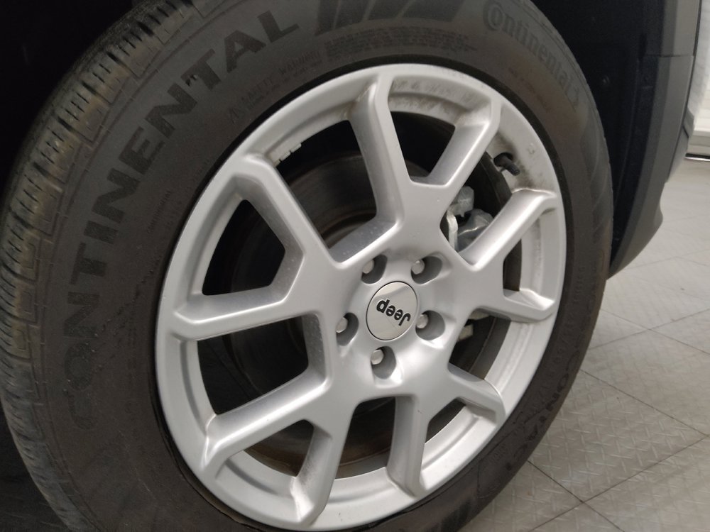 Used 2023 Jeep Renegade Latitude AWD/4WD image 31