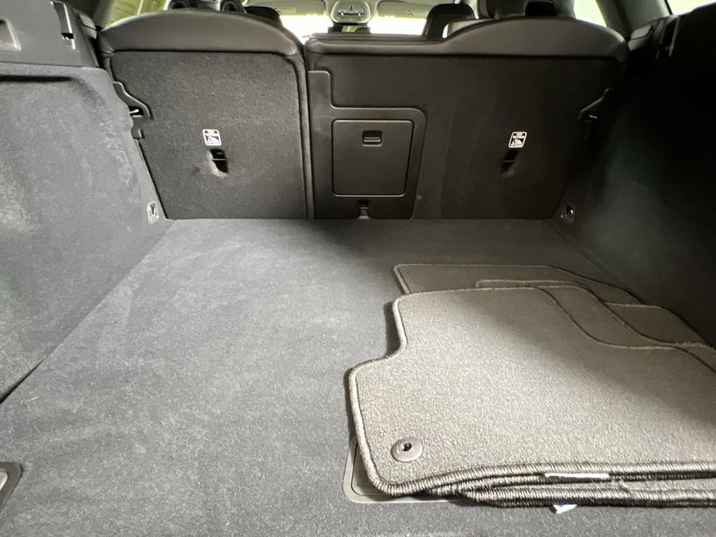 Certified 2025 Volvo XC60 B5 Core w/ Climate Package image 23