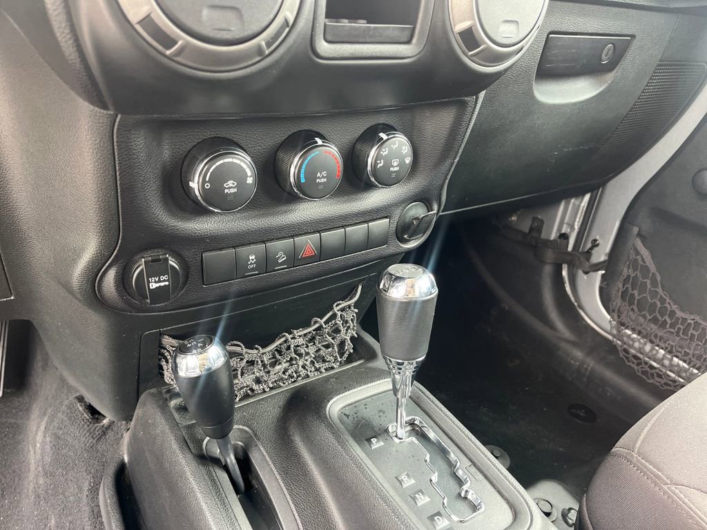 Used 2014 Jeep Wrangler Unlimited Sport w/ Connectivity Group AWD/4WD image 18