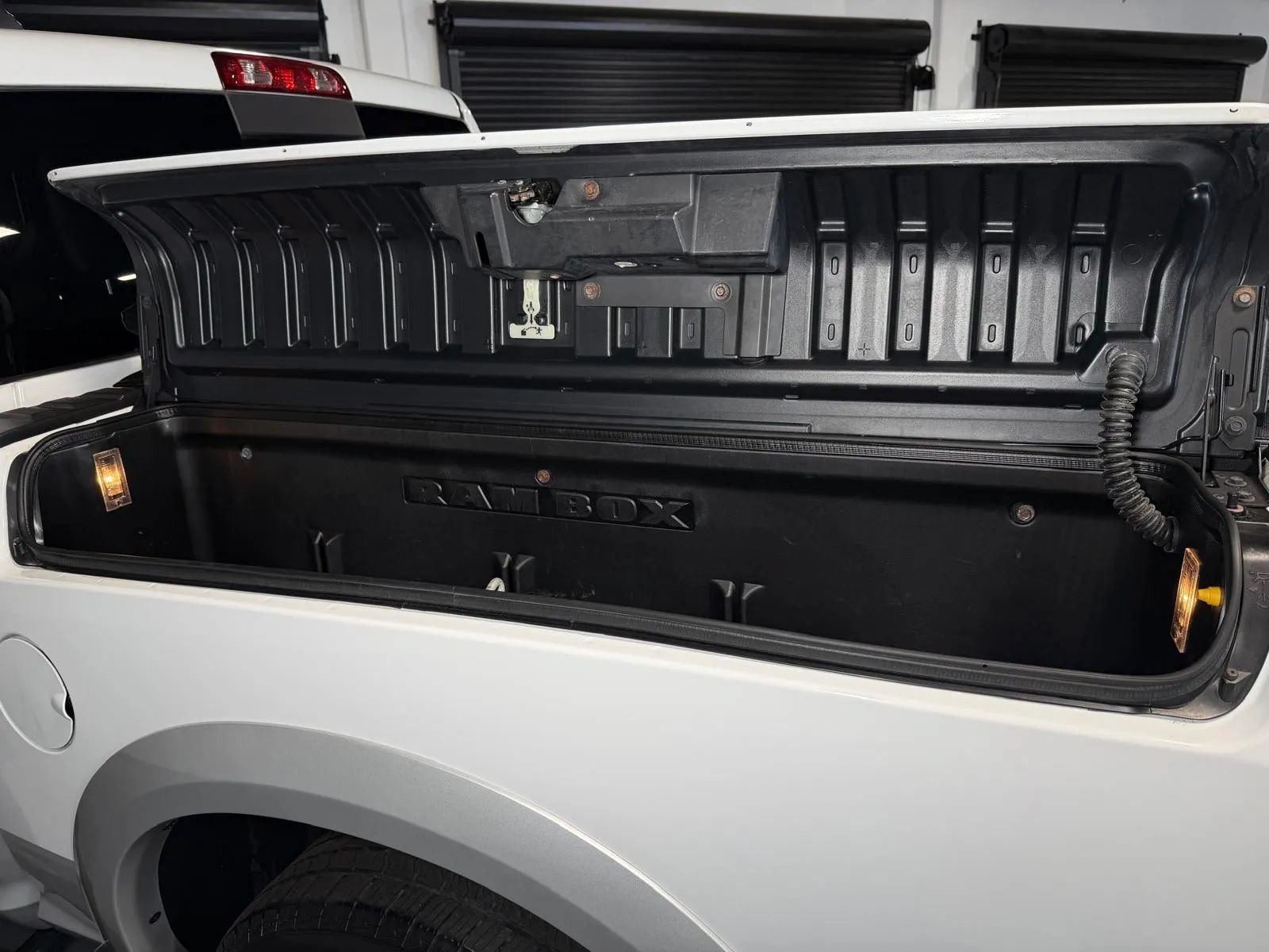 Used 2015 RAM 1500 Laramie w/ Convenience Group AWD/4WD image 17