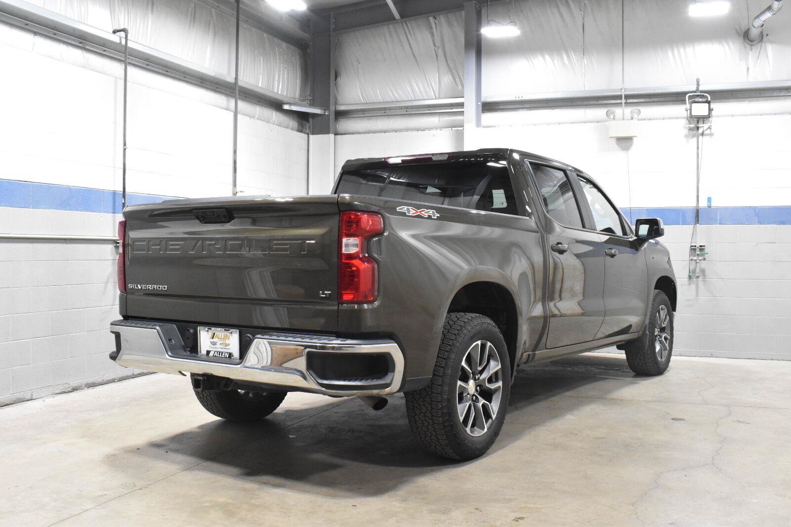 Used 2023 Chevrolet Silverado 1500 LT AWD/4WD image 24