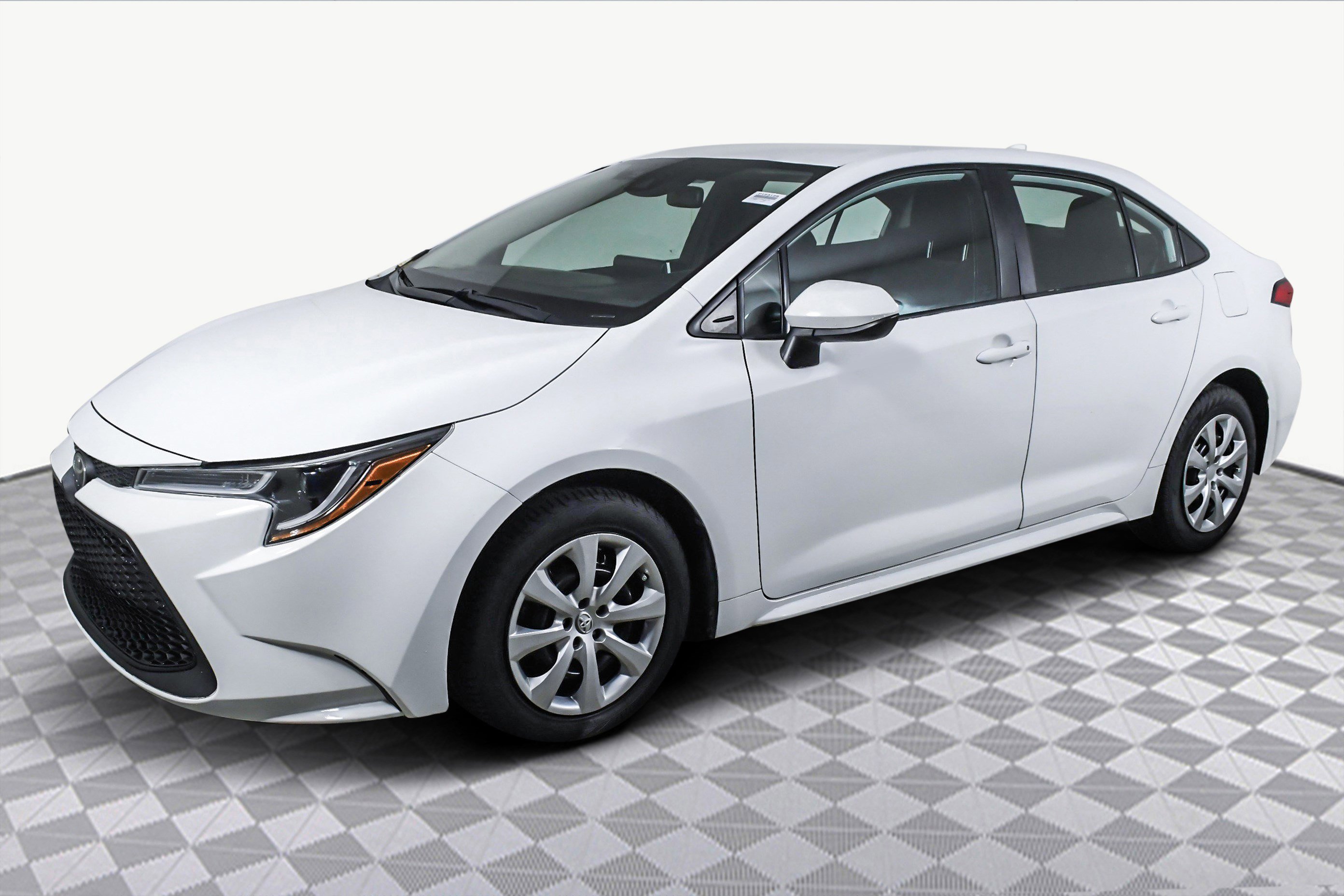 Used 2021 Toyota Corolla LE image 4