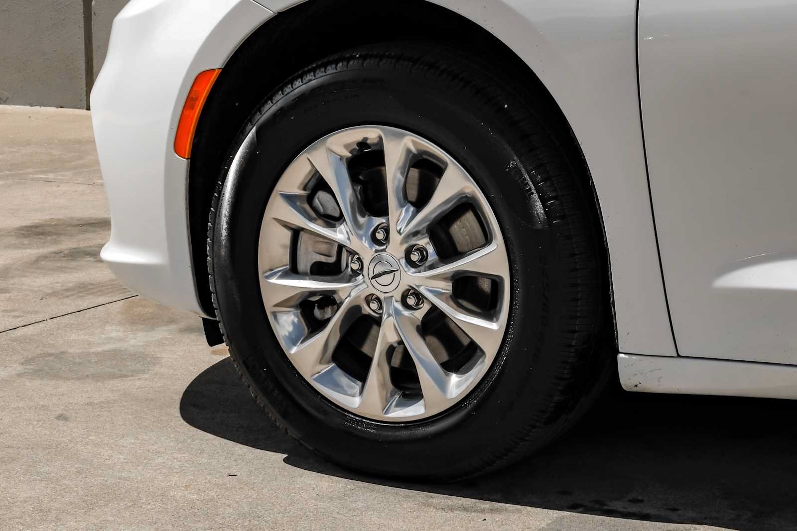 Used 2022 Chrysler Pacifica Touring-L AWD/4WD image 55