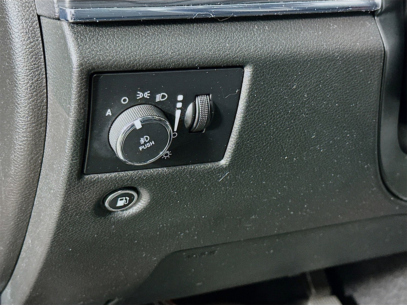 Used 2021 Jeep Grand Cherokee Limited w/ Trailer Tow Group IV image 10