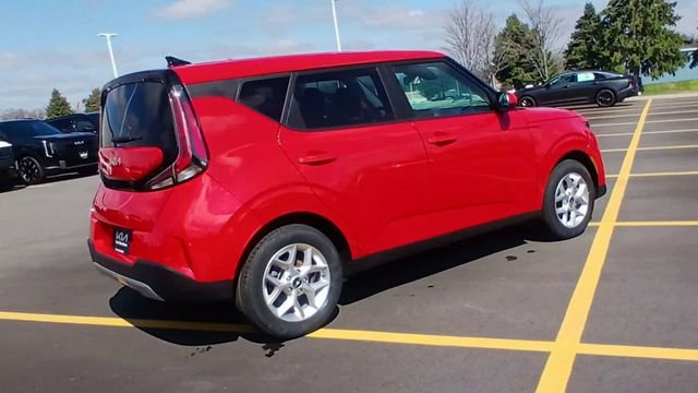 Certified 2025 Kia Soul LX w/ LX Technology Package FWD image 3