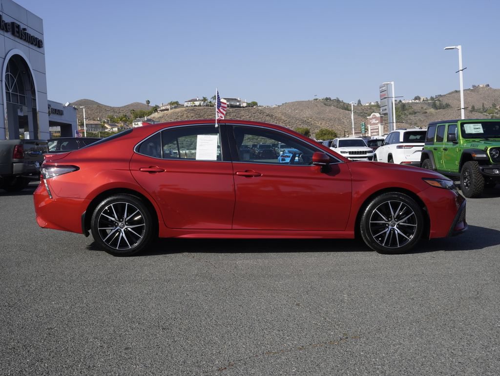 Used 2024 Toyota Camry SE FWD video 3