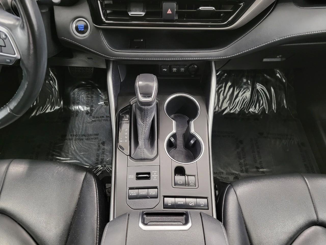 Used 2020 Toyota Highlander XLE image 23