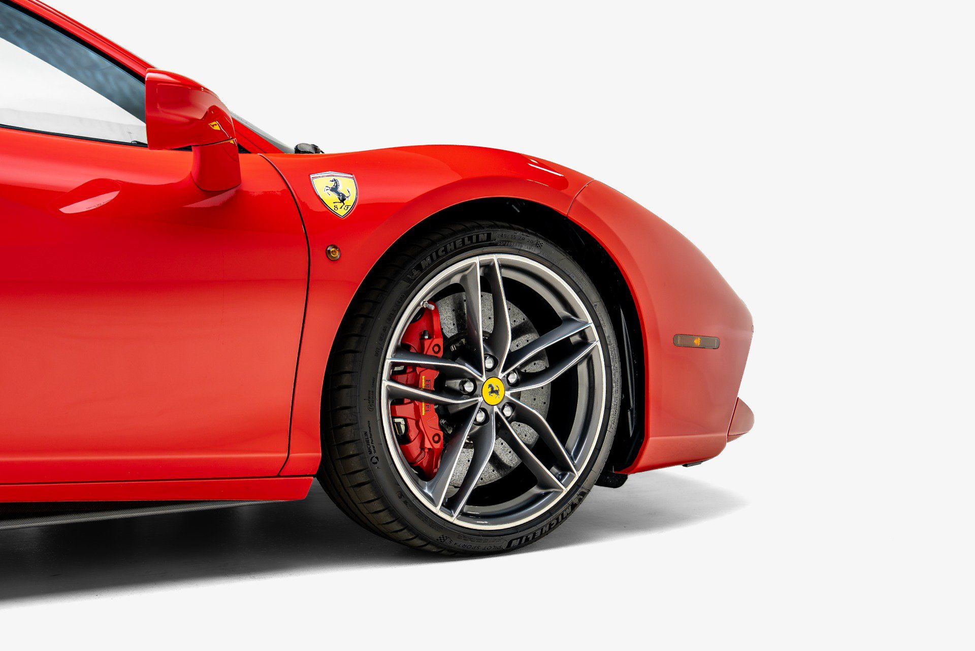 Used 2018 Ferrari 488 GTB RWD image 16
