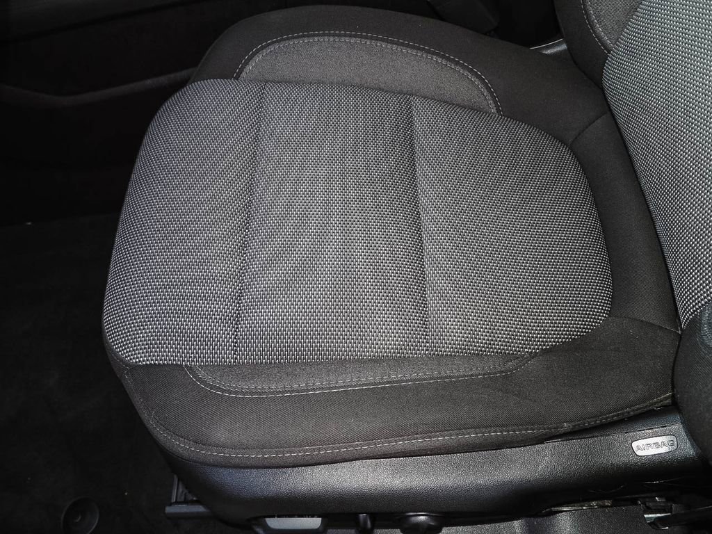 Used 2023 Chevrolet Traverse LT image 23
