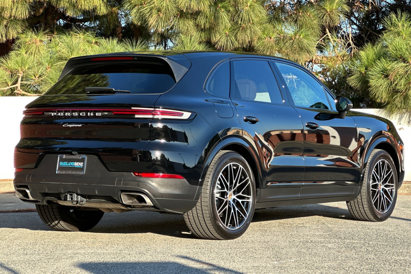 Used 2024 Porsche Cayenne AWD/4WD image 4