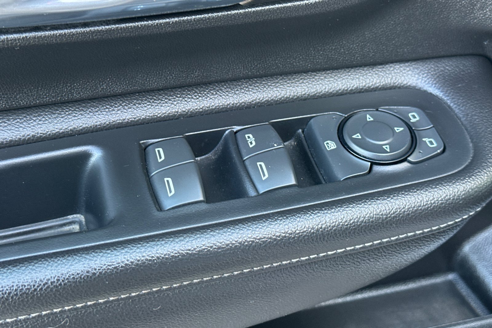 Used 2024 GMC Terrain SLT w/ Elevation Edition FWD image 12