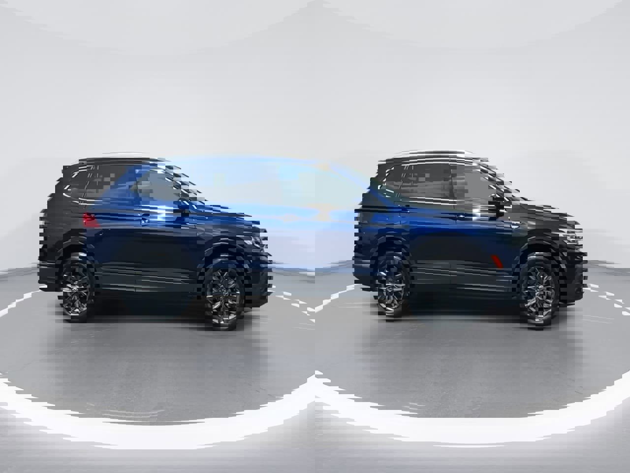 Used 2023 Volkswagen Tiguan SE image 8