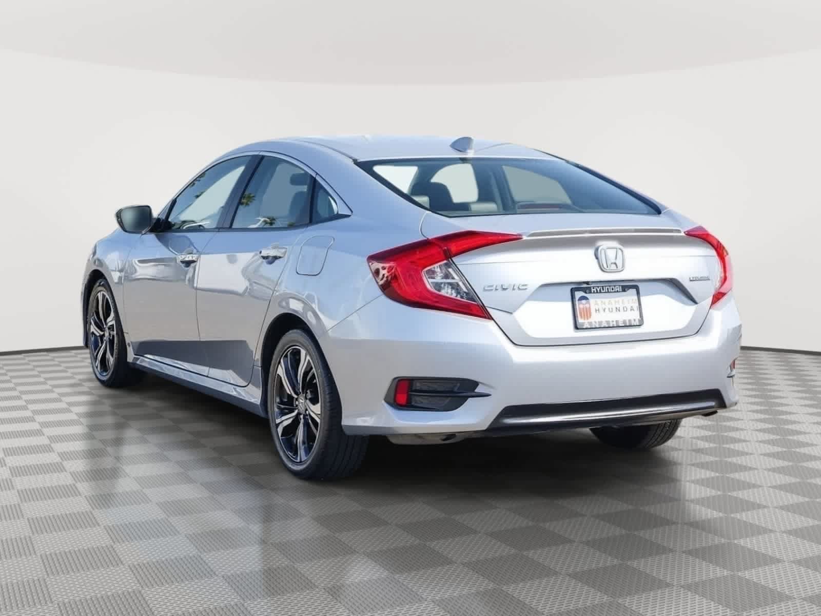 Used 2018 Honda Civic Touring image 9