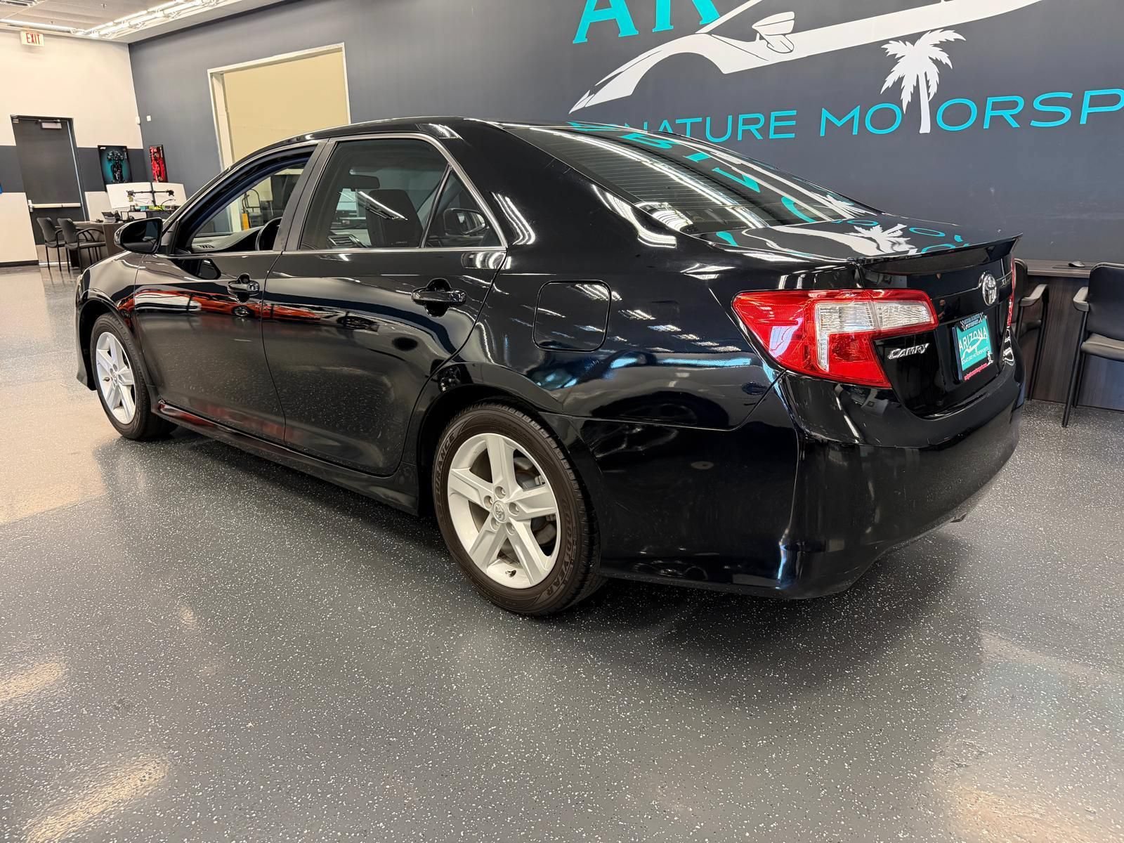 Used 2012 Toyota Camry SE FWD image 6