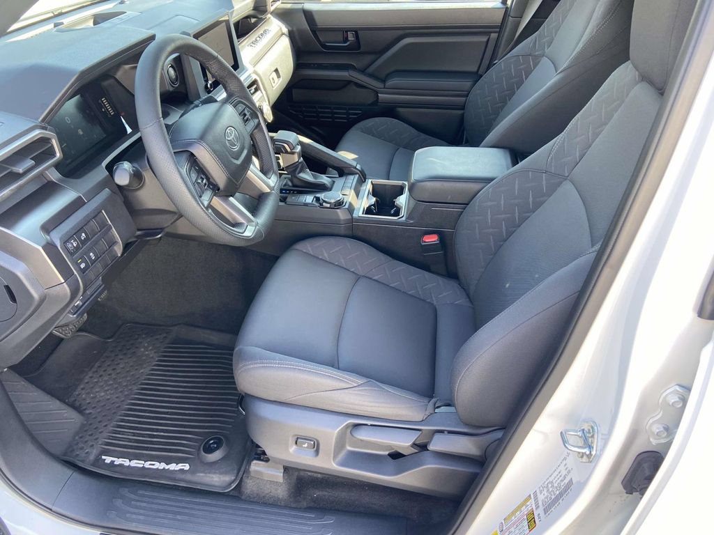 Used 2025 Toyota Tacoma SR5 AWD/4WD image 18