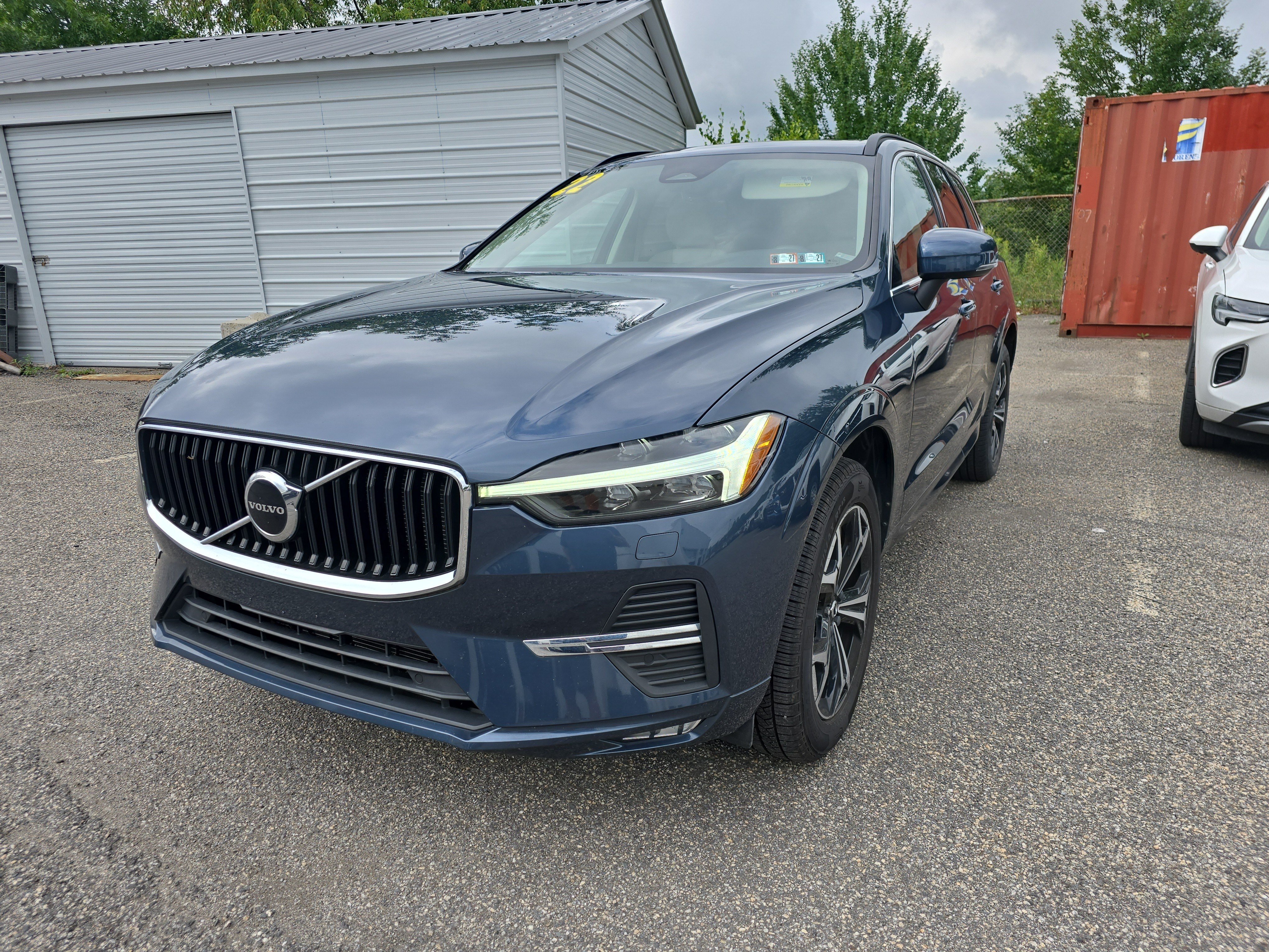 Used 2022 Volvo XC60 B5 Momentum w/ Climate Package AWD/4WD image 10