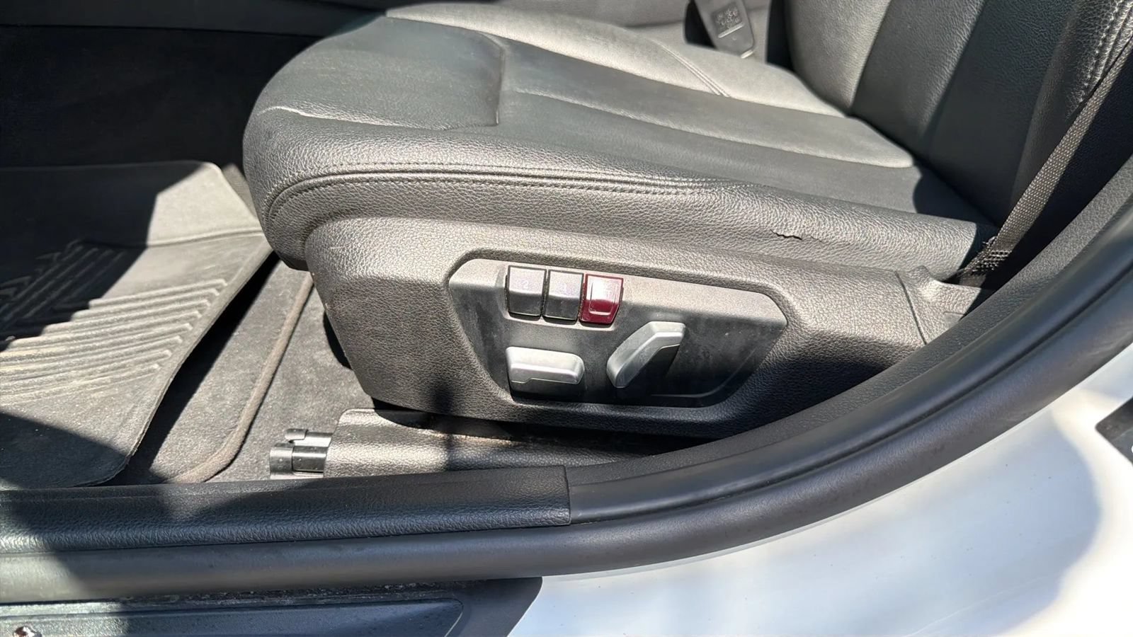Used 2018 BMW 320i xDrive Sedan w/ Convenience Package AWD/4WD image 15