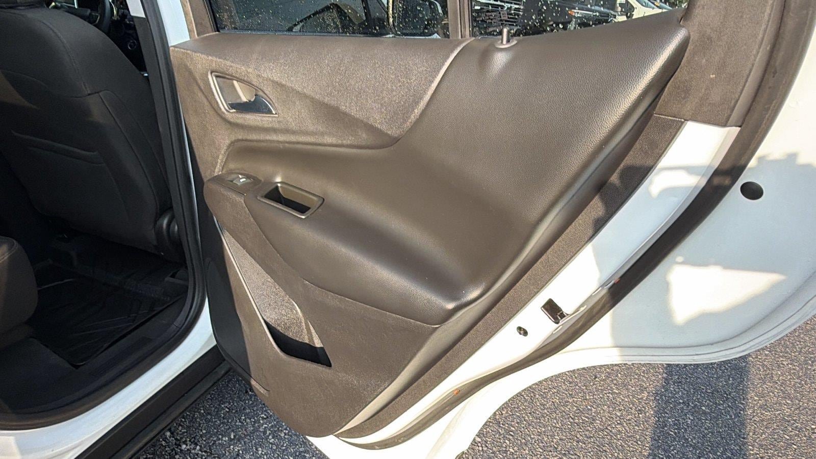 Used 2020 Chevrolet Equinox LT FWD image 19