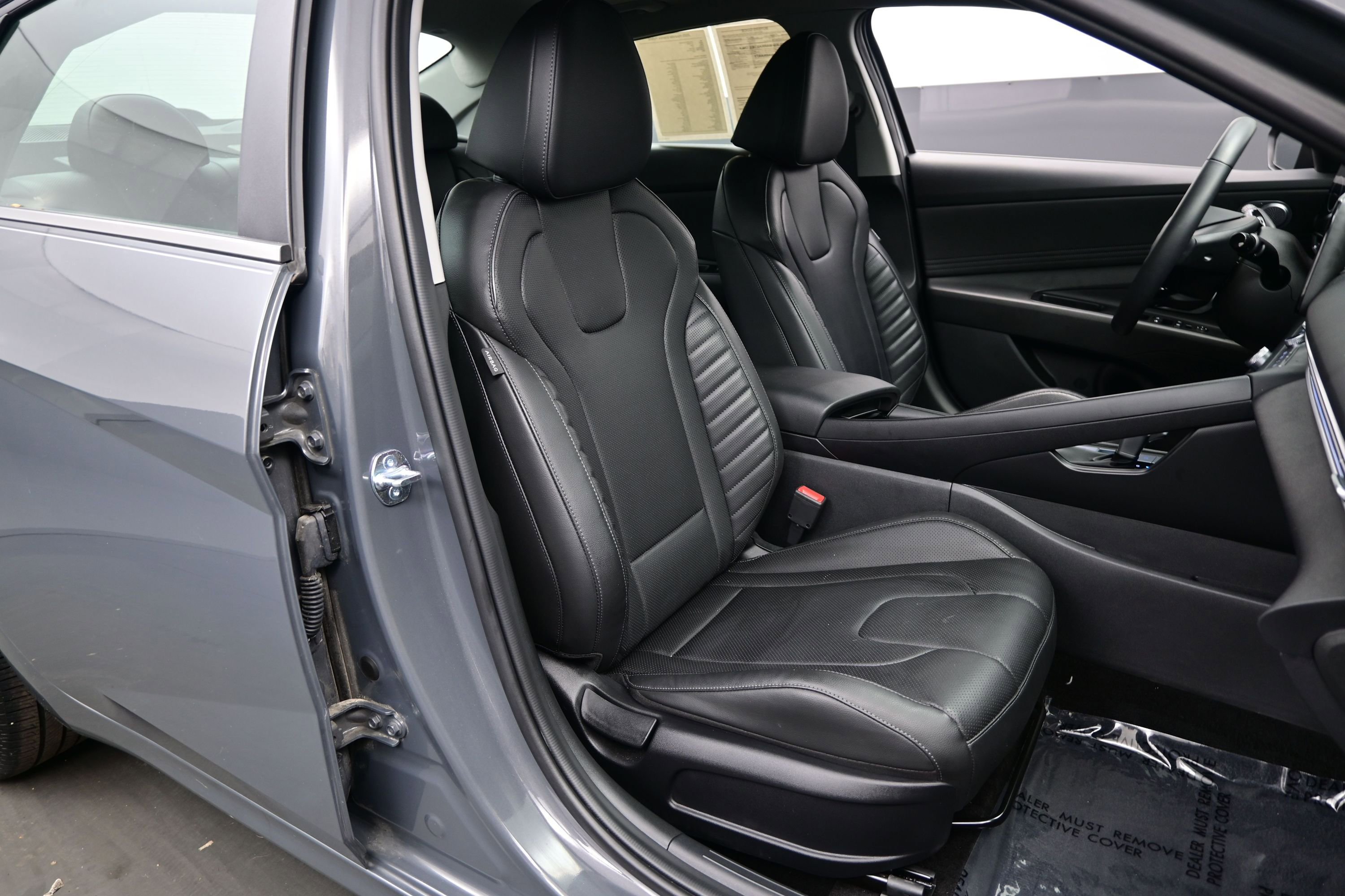 Used 2025 Hyundai Elantra Limited FWD image 14
