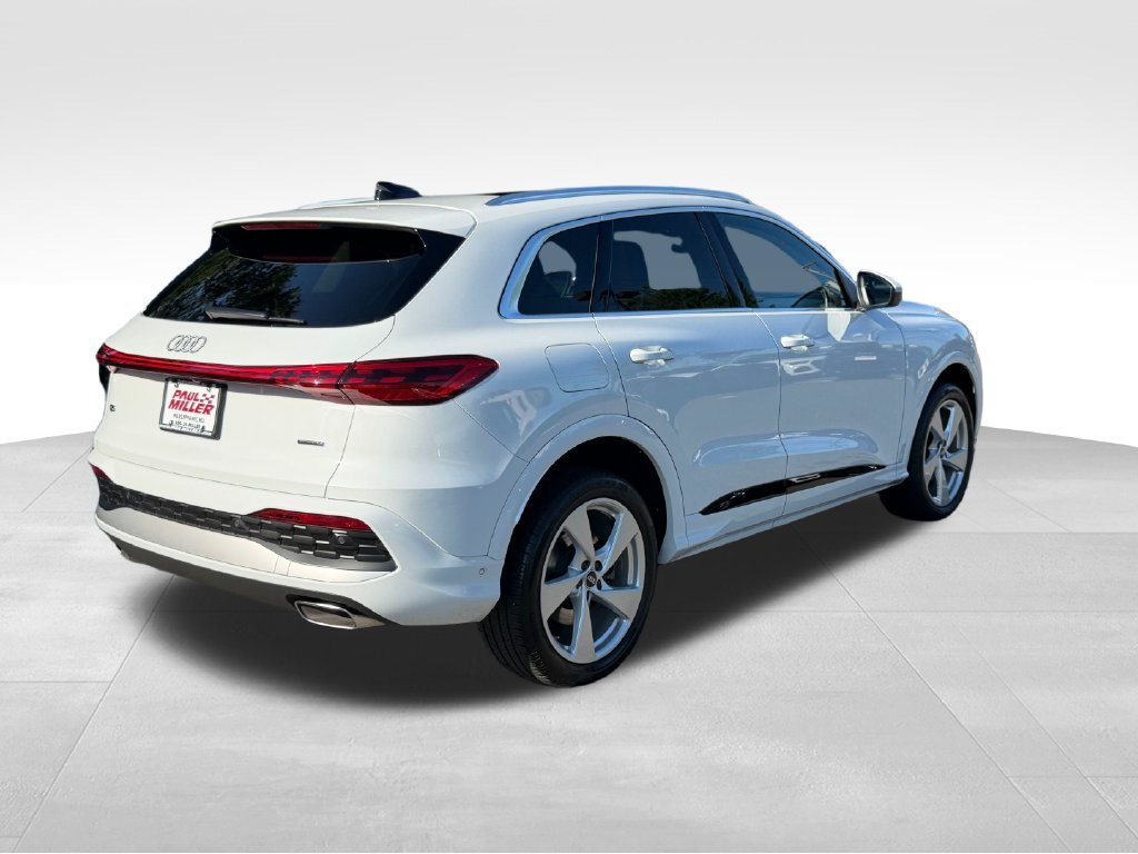 Certified 2025 Audi Q5 Premium Plus w/ Premium Plus AWD/4WD image 9