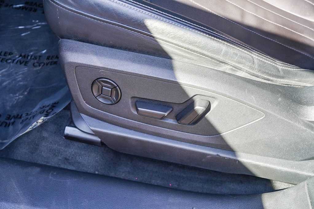 Used 2022 Audi e-tron Premium w/ Convenience Plus Package AWD/4WD image 24