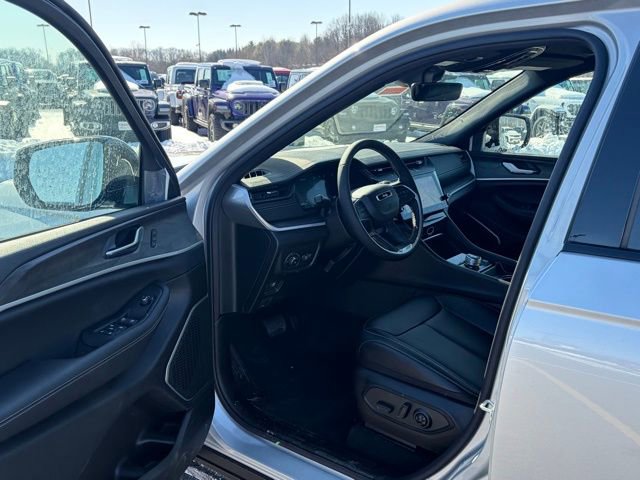 New 2026 Jeep Grand Cherokee Limited w/ Limited Altitude Package AWD/4WD image 14