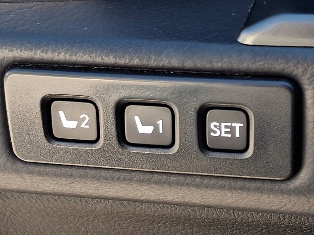 Used 2023 Lexus GX 460 Luxury w/ Sport Design Package AWD/4WD image 27
