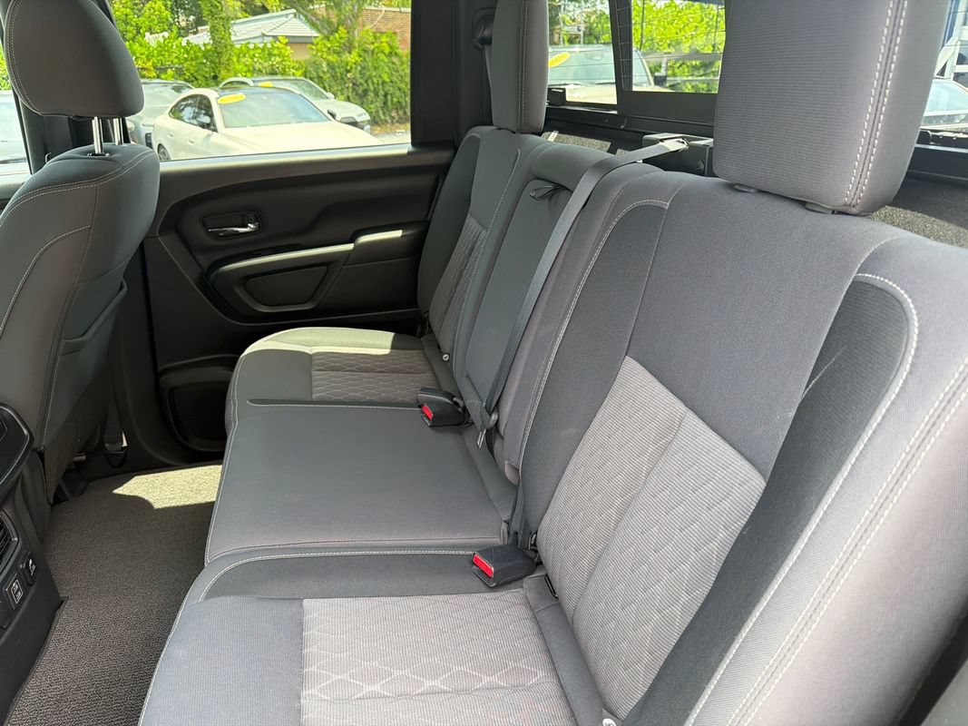 Used 2023 Nissan Titan SV w/ SV Convenience Package RWD image 15