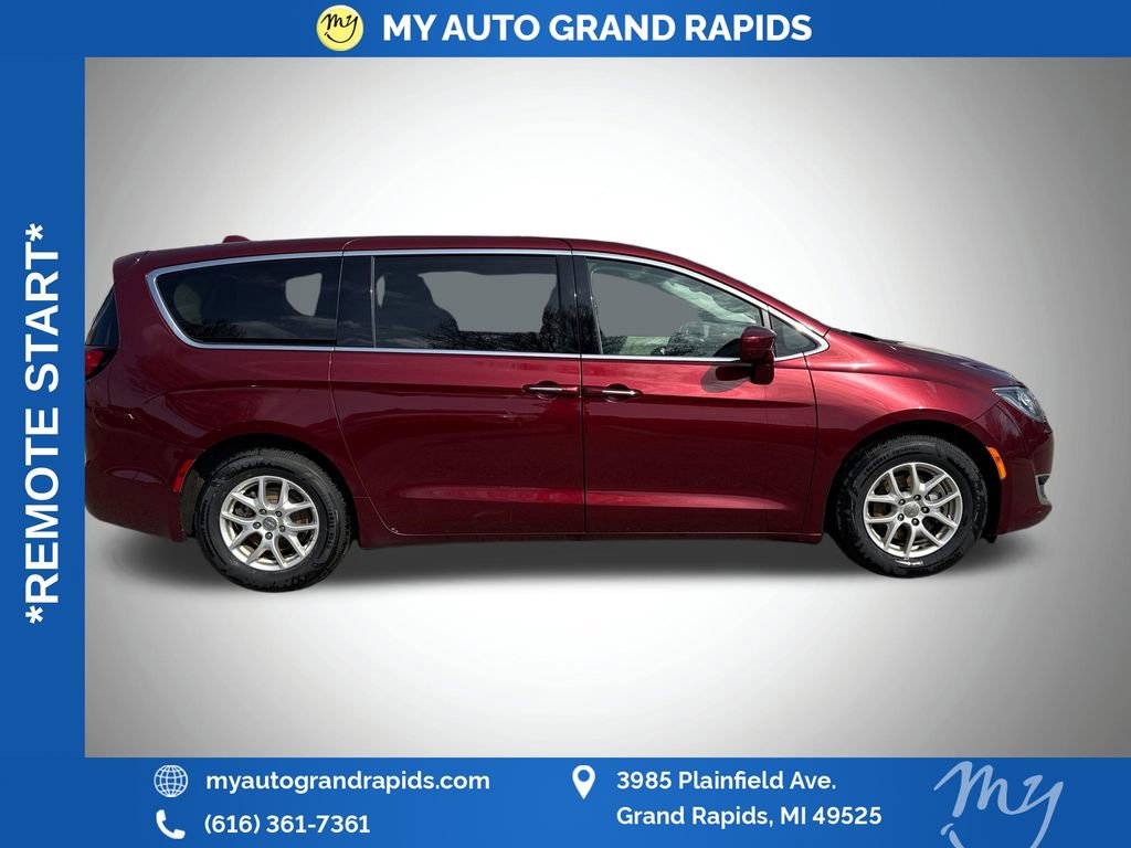 Used 2020 Chrysler Pacifica Touring w/ Cold Weather Group FWD image 8