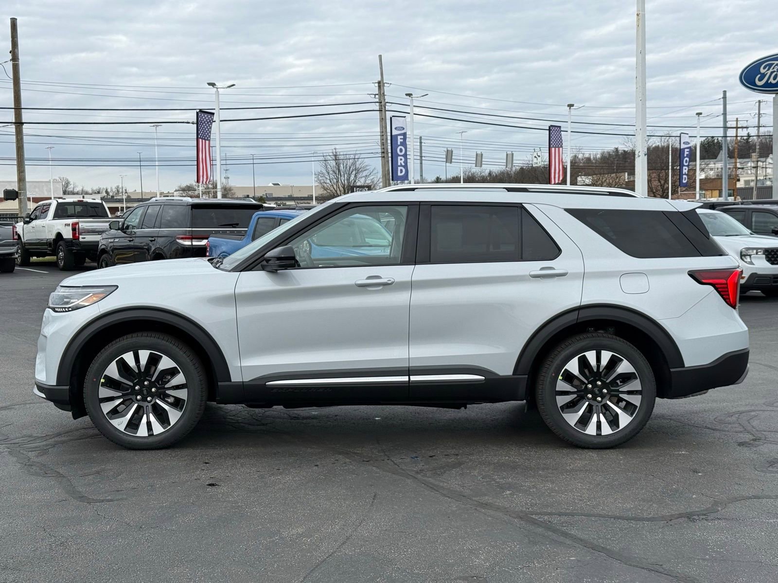 New 2026 Ford Explorer Platinum image 2