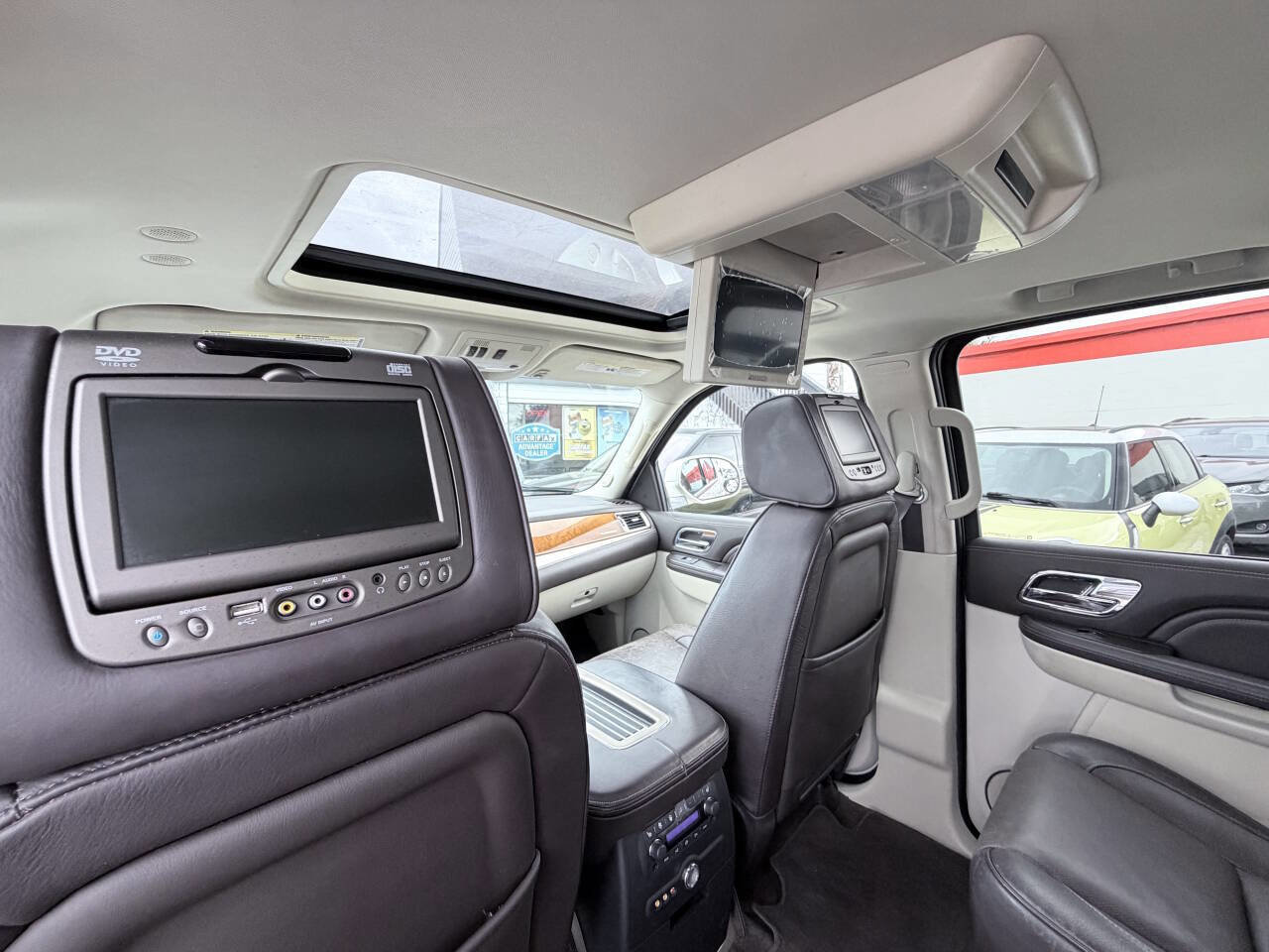 Used 2013 Cadillac Escalade ESV Platinum RWD image 16