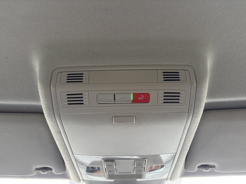 Used 2024 Volkswagen Tiguan SE FWD image 21