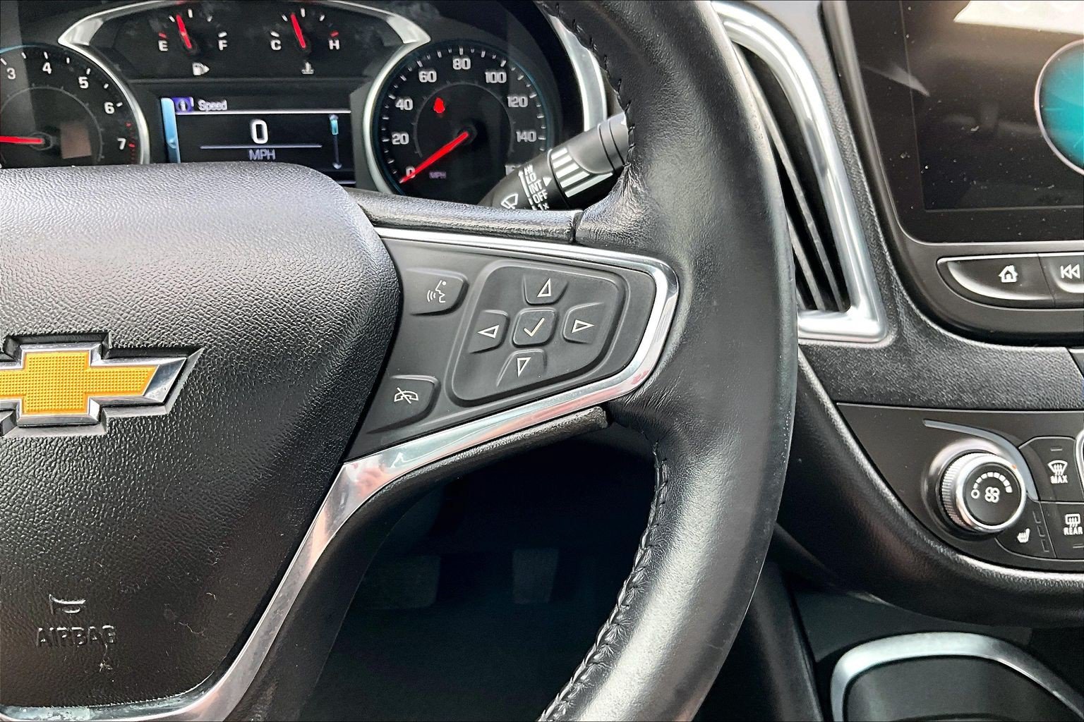 Used 2018 Chevrolet Malibu LT w/ Leather Package FWD image 20