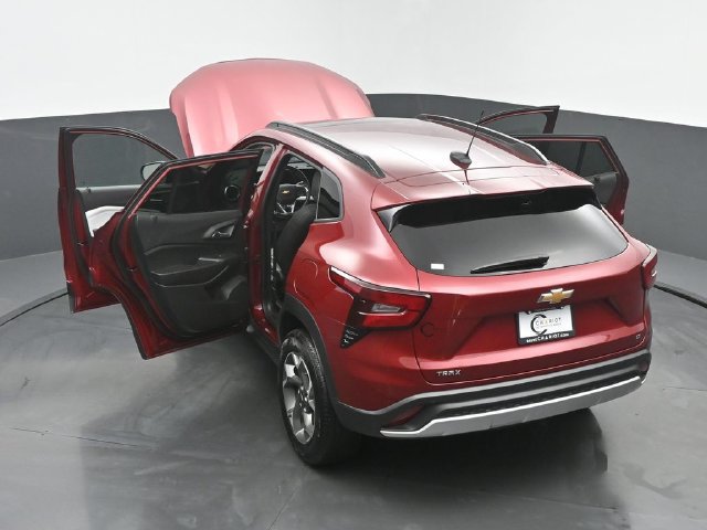 Used 2024 Chevrolet Trax LT w/ Sunroof Package FWD image 62