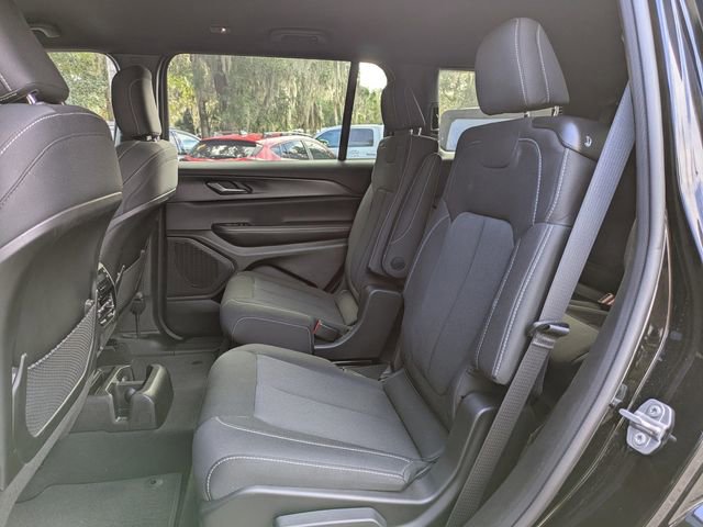 Used 2024 Jeep Grand Cherokee L Laredo image 17