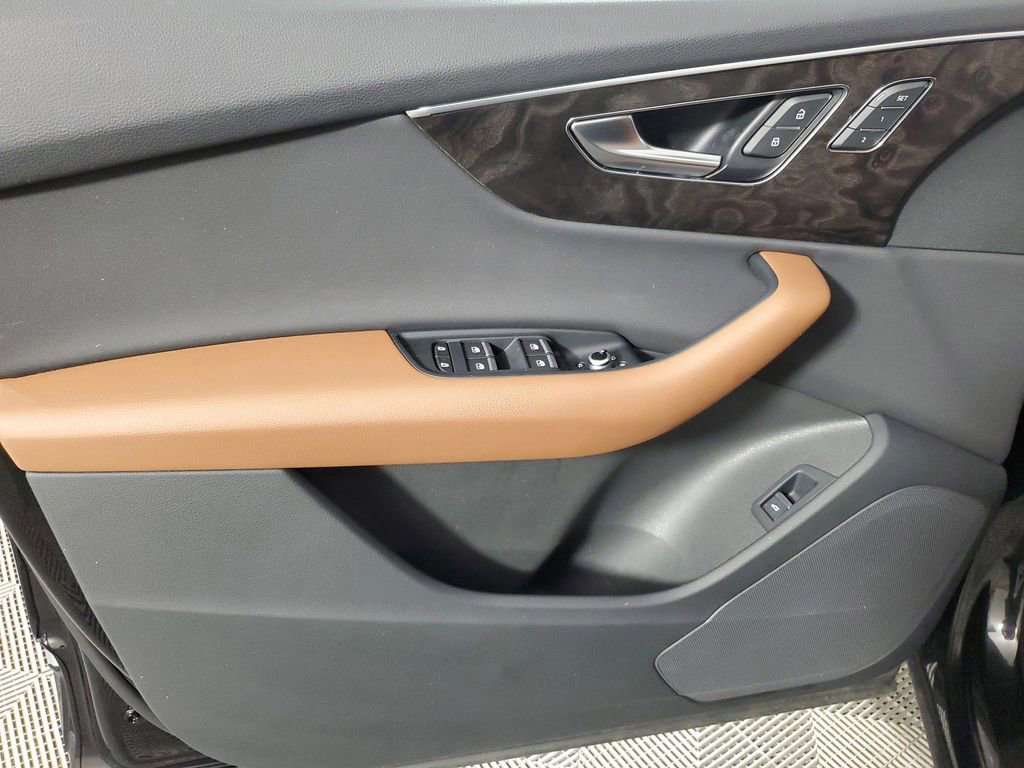 Used 2021 Audi Q7 3.0T Premium AWD/4WD image 19