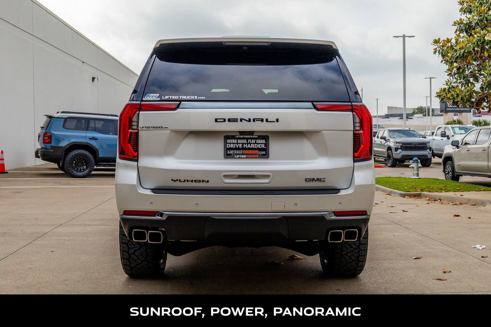 Used 2025 GMC Yukon Denali Ultimate w/ LPO, Floor Liner Package AWD/4WD image 8