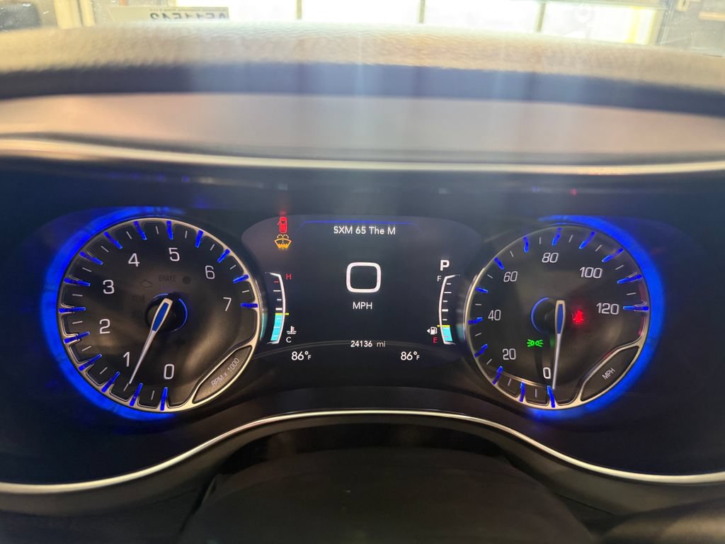 Used 2025 Chrysler Pacifica Limited FWD image 15