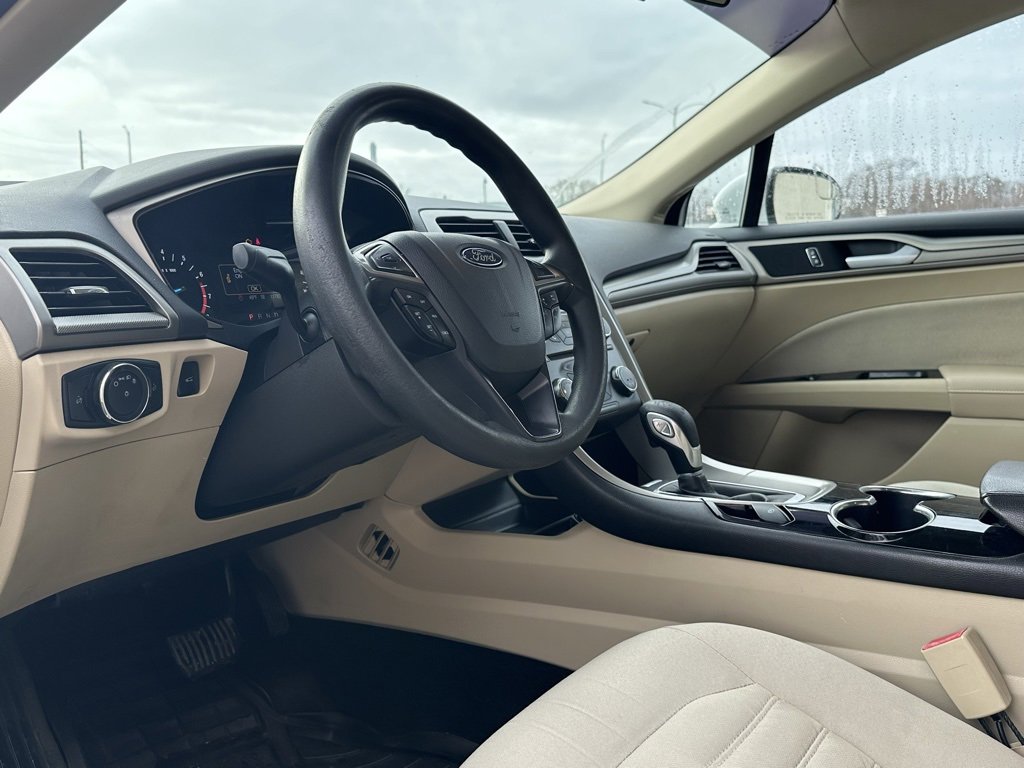 Used 2014 Ford Fusion SE image 8