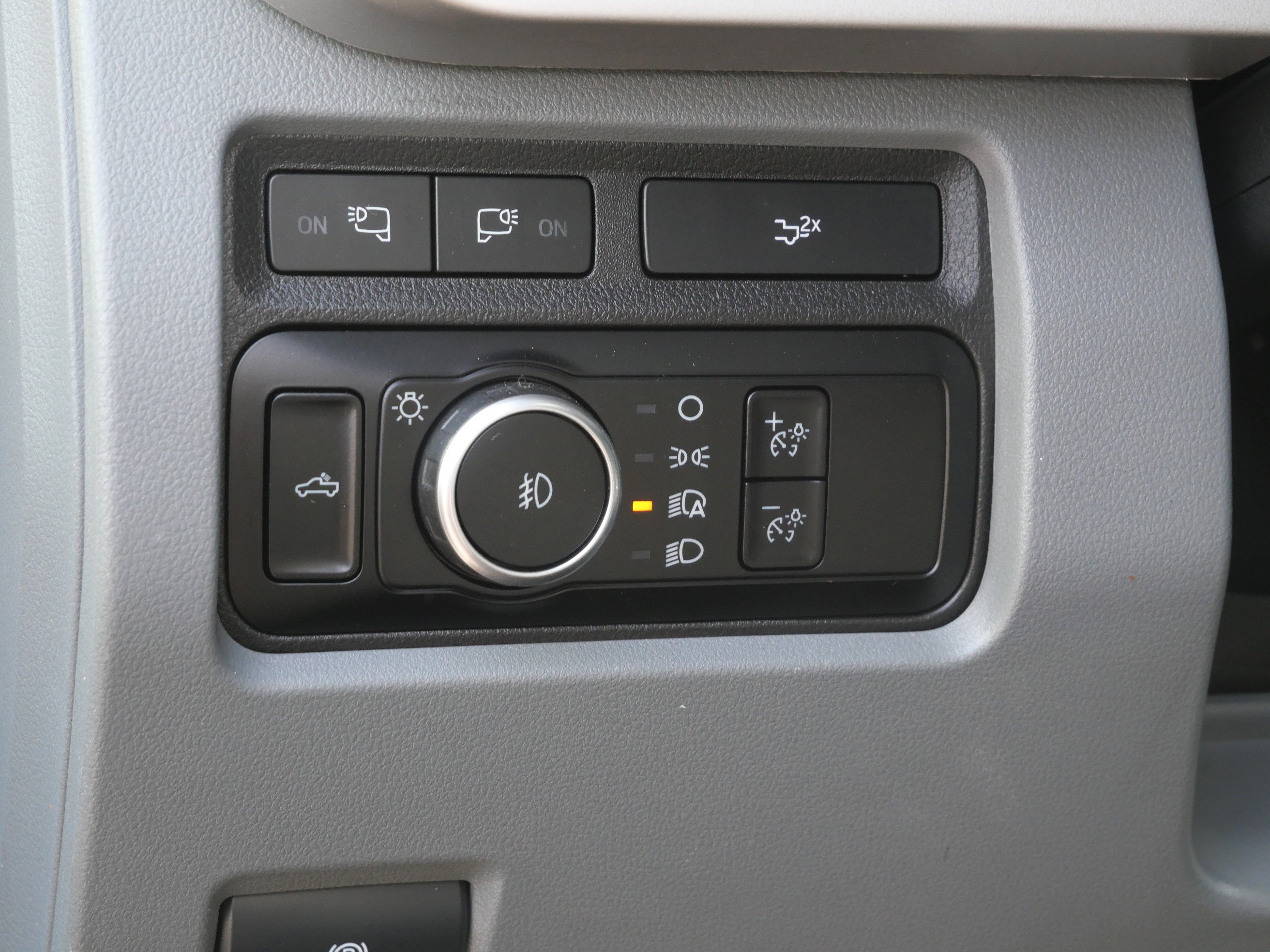 Used 2023 Ford F350 XLT w/ Black Appearance Package image 15