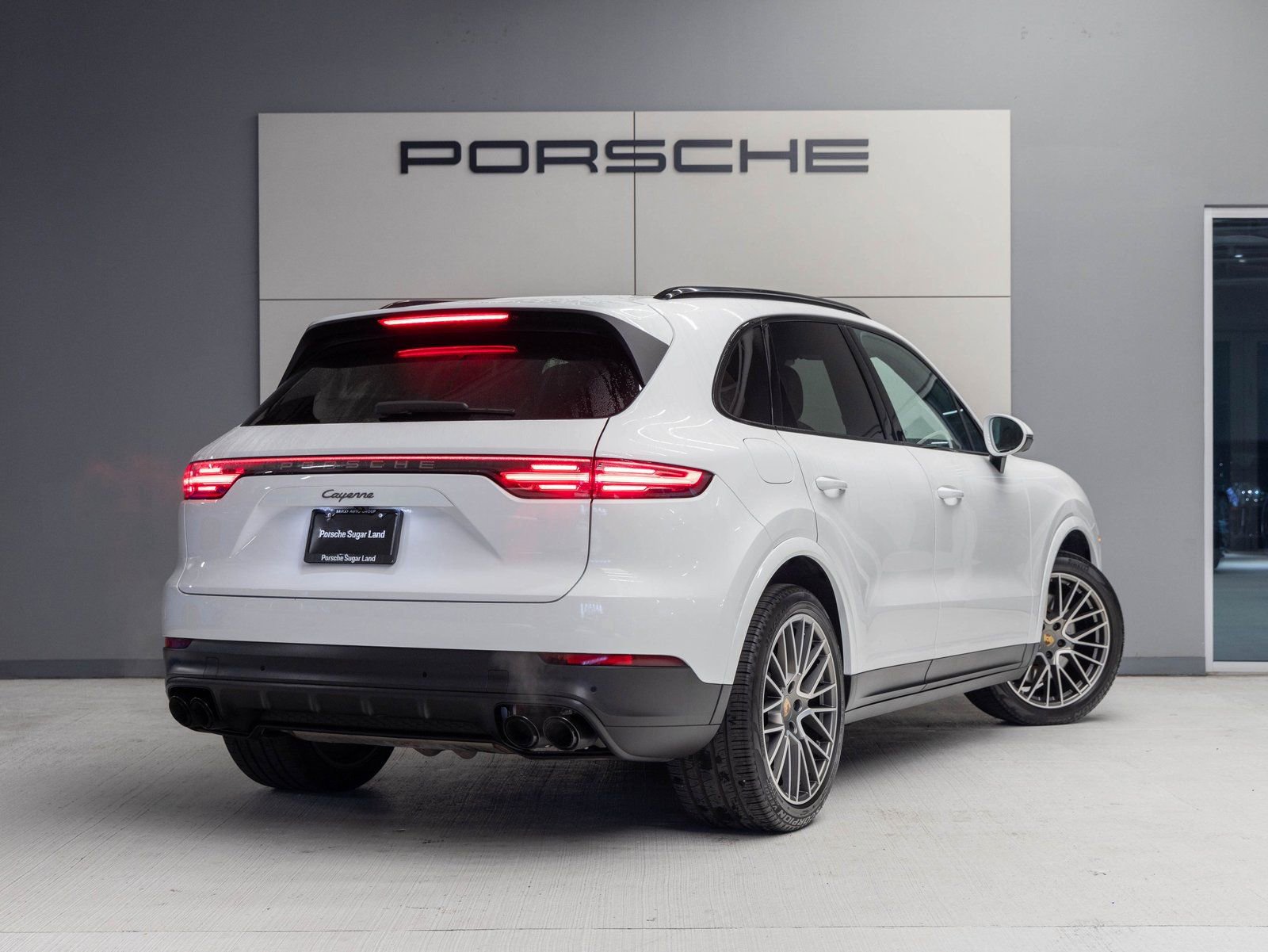 Certified 2023 Porsche Cayenne Platinum Edition AWD/4WD image 7