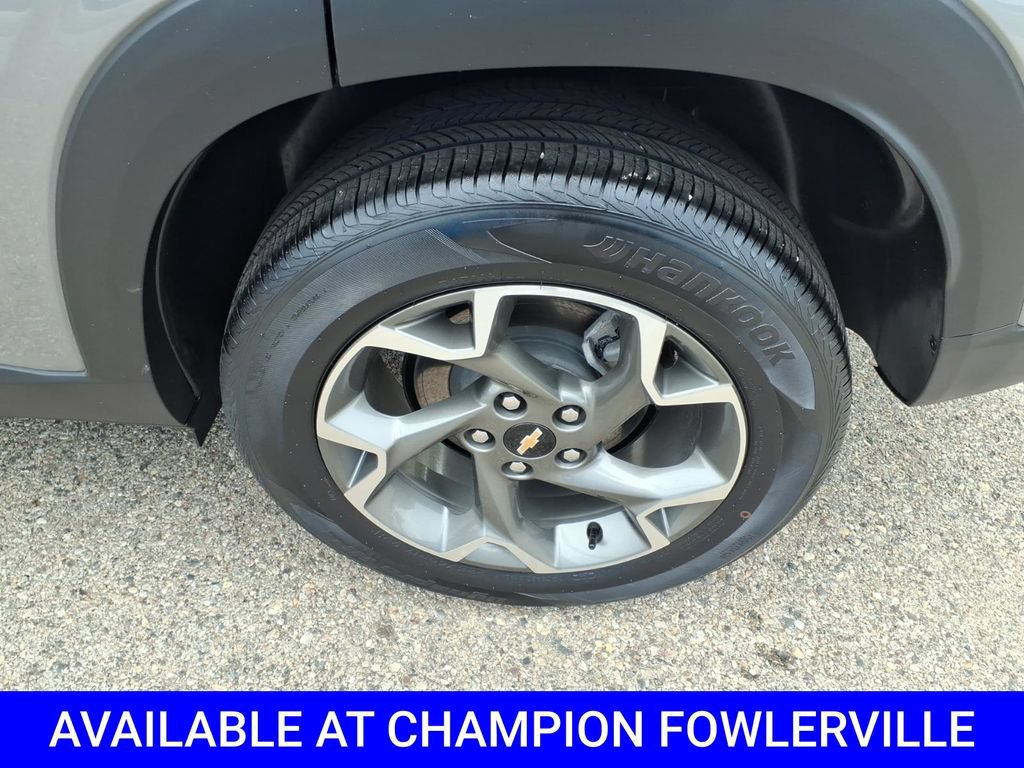 Used 2025 Chevrolet Trax LT FWD image 9