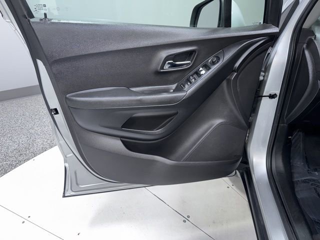 Used 2017 Chevrolet Trax LS w/ Fleet Convenience Package FWD image 9