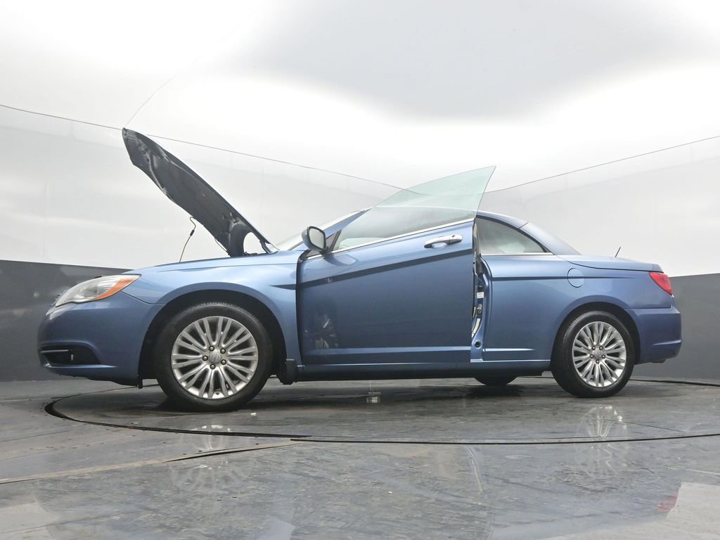 Used 2011 Chrysler 200 Limited image 57
