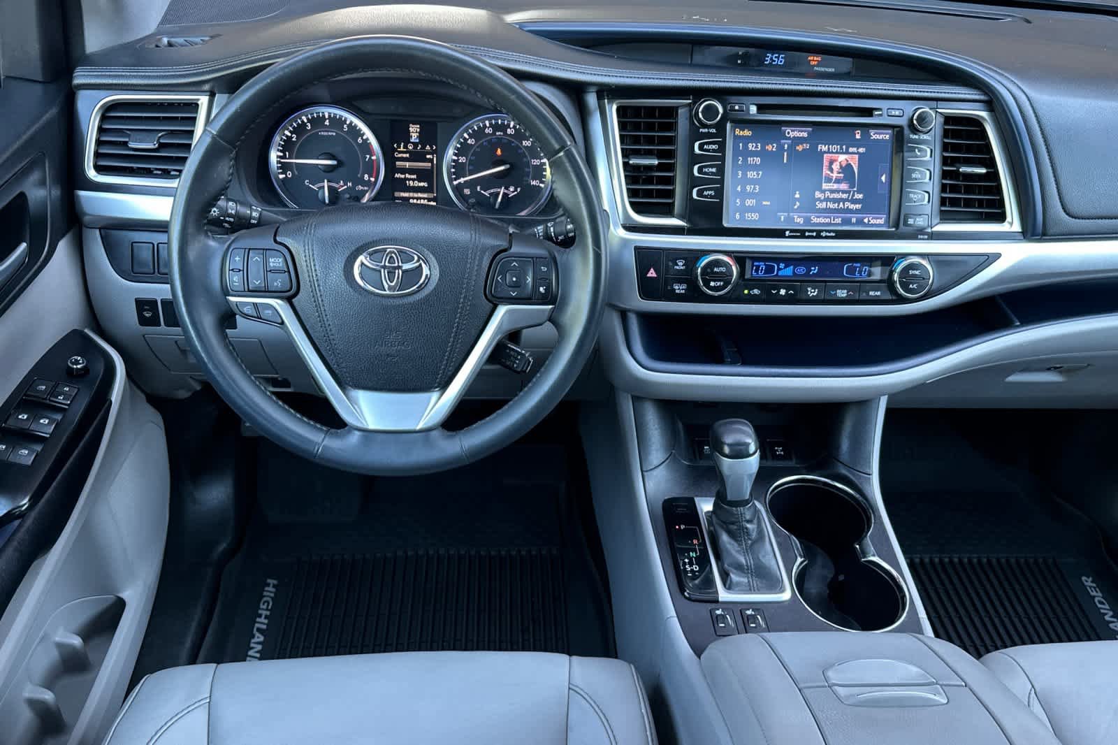 Used 2016 Toyota Highlander XLE AWD/4WD image 15
