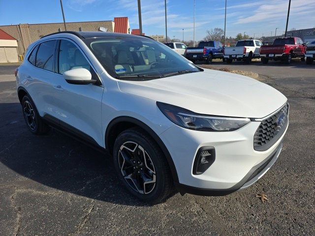 New 2026 Ford Escape Platinum w/ Class II Trailer Tow Package image 7