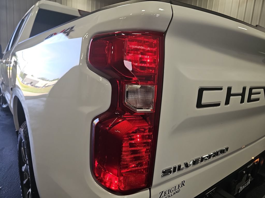 Used 2024 Chevrolet Silverado 1500 LT AWD/4WD image 34